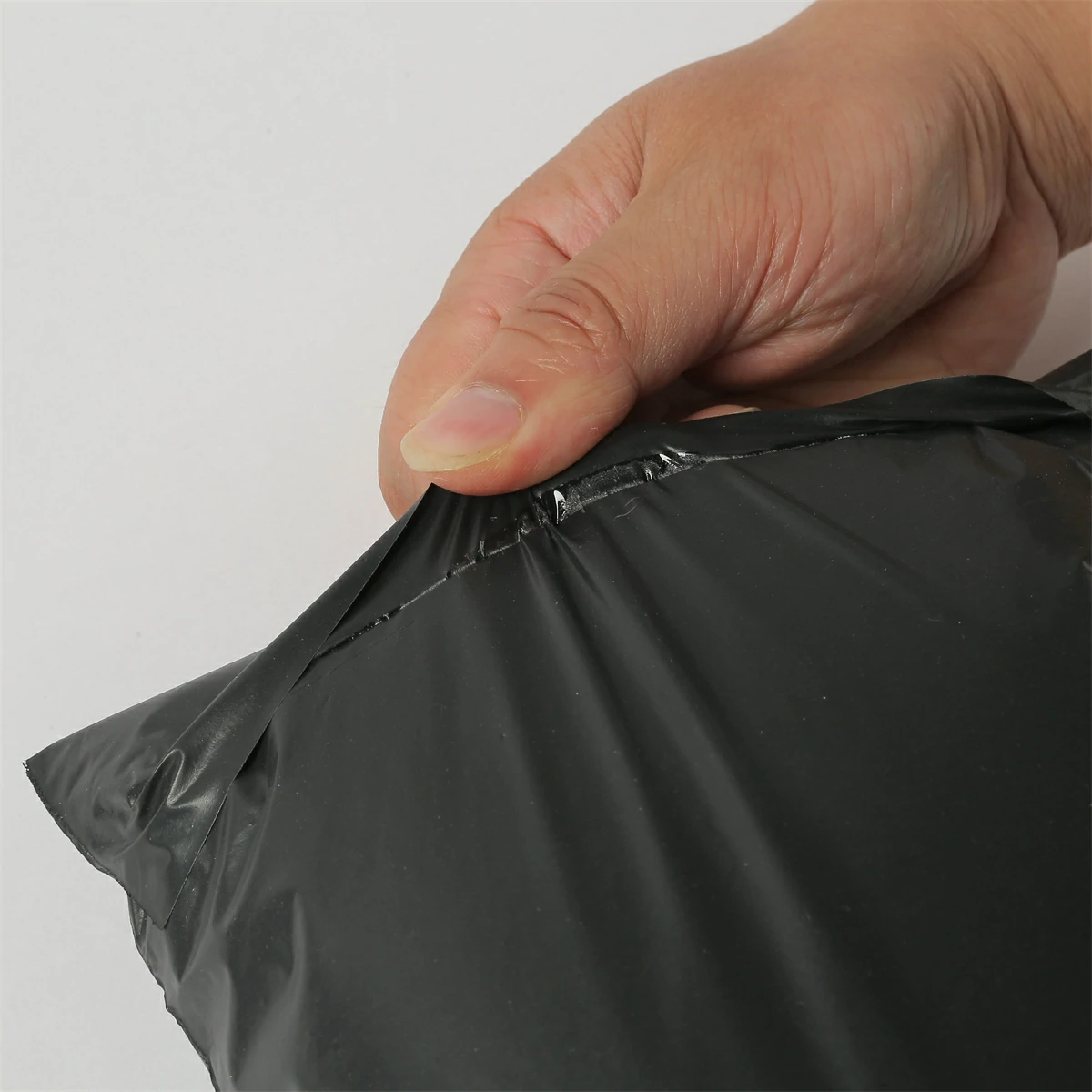black mailer bag