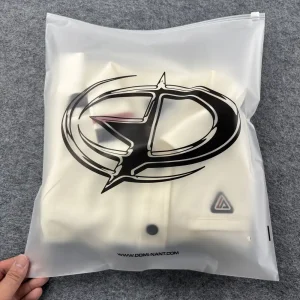 Bolsas de Embalaje Personalizadas para Ropa Impresas Esmerilado Mate Bolsas con Cremallera Resellables Stand Up Pouches Monocolor
